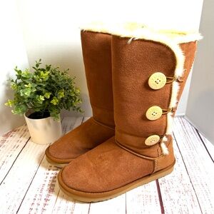 UGG Women's Bailey Button Triplet II Boot Size 9